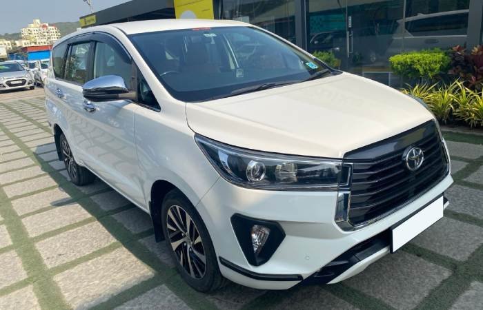 Luxury Crysta Taxi