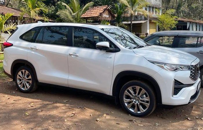 Luxury Innova Hycross