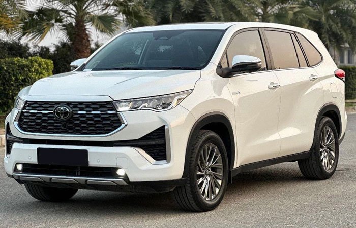 Luxury Innova Hycross