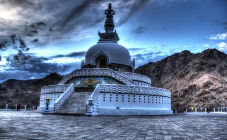 9 Days Ladakh Grand Adventure – High Passes & Lakes Journey